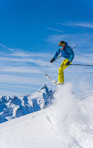 Freerider beim Sprung vor dem Großglockner