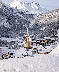 Kirche von Heiligenblut im Winter 